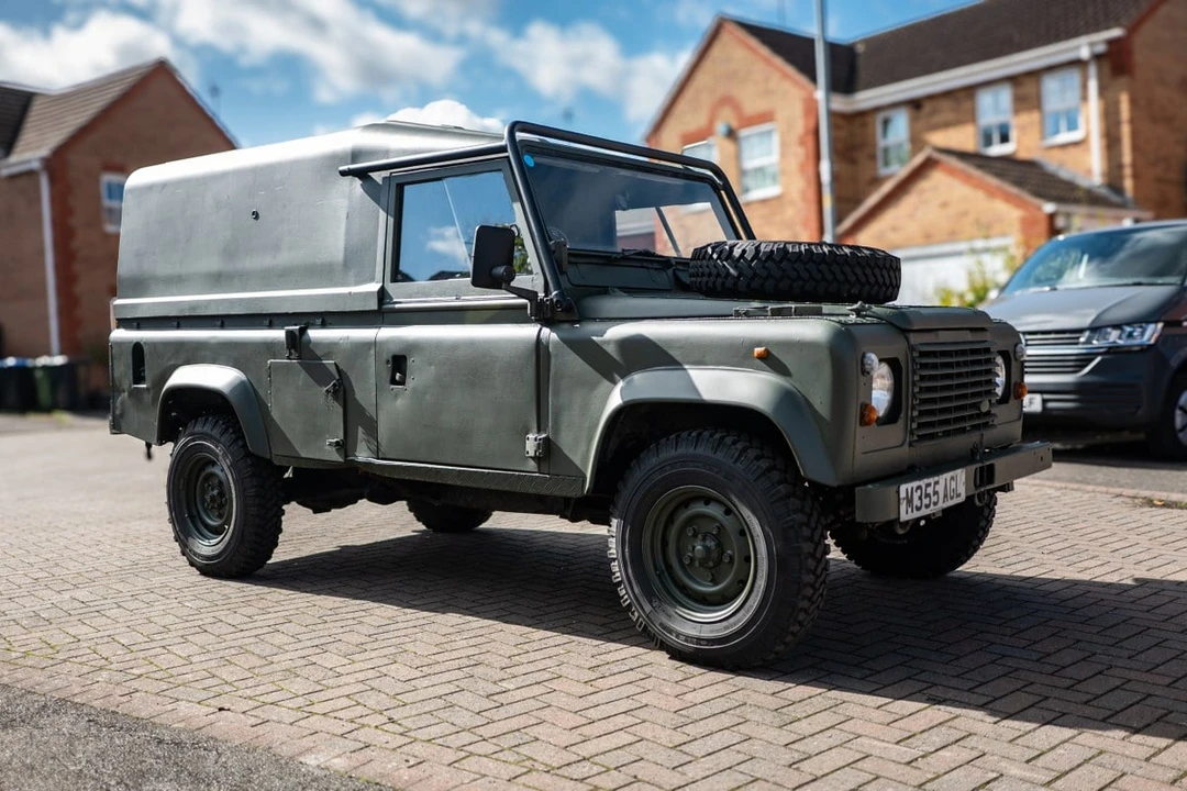 1994 Land Rover Defender 110 - Image 2 of 30