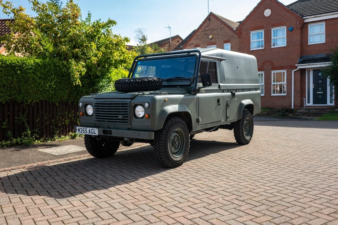 1994 Land Rover Defender 110 - Image 6 of 30