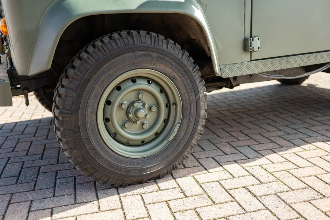 1994 Land Rover Defender 110 - Image 28 of 30