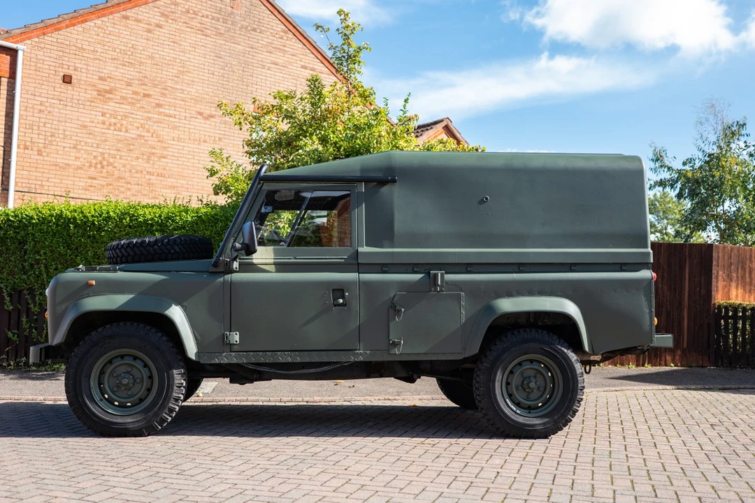1994 Land Rover Defender 110 - Image 16 of 30