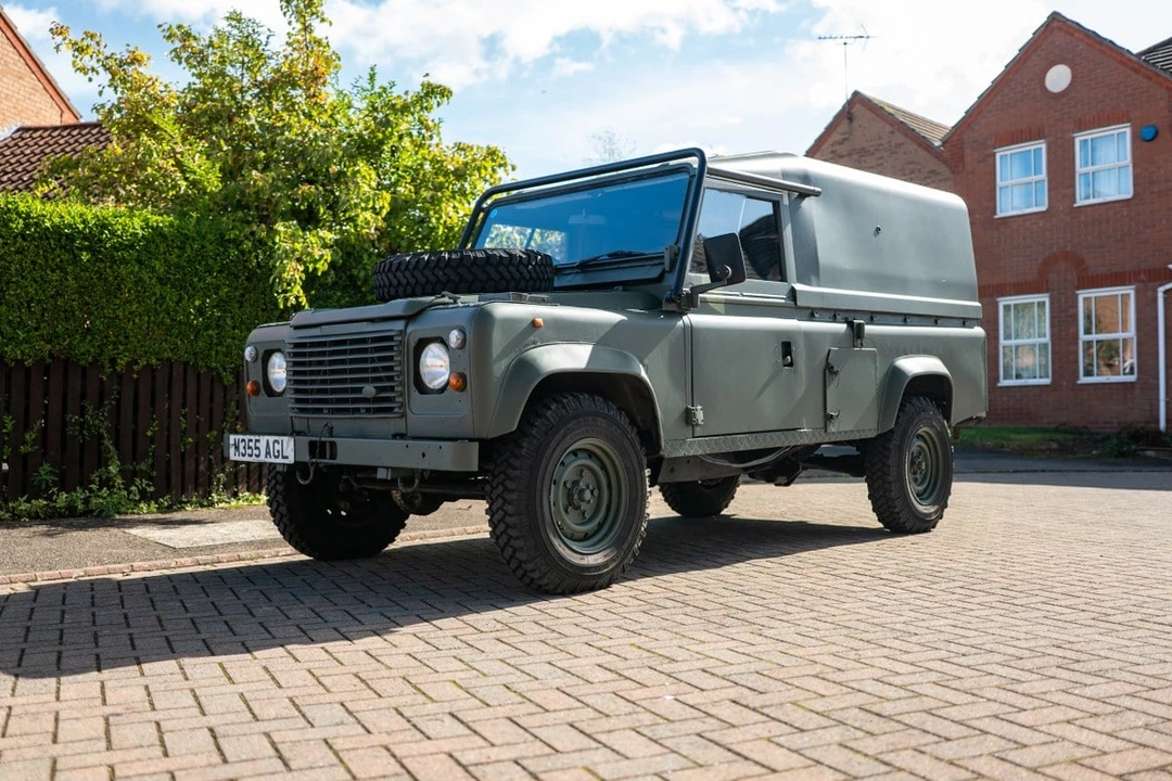 1994 Land Rover Defender 110 - Image 8 of 30