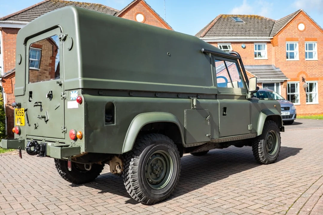 1994 Land Rover Defender 110 - Image 18 of 30