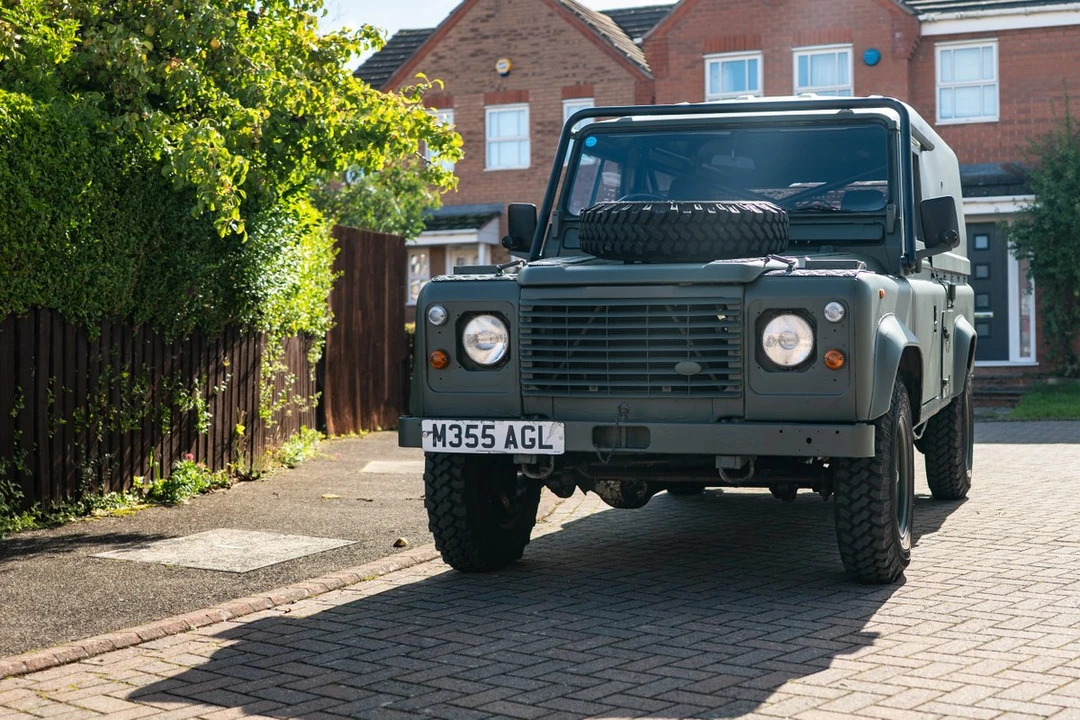1994 Land Rover Defender 110 - Image 10 of 30