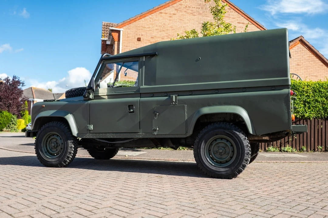 1994 Land Rover Defender 110 - Image 21 of 30