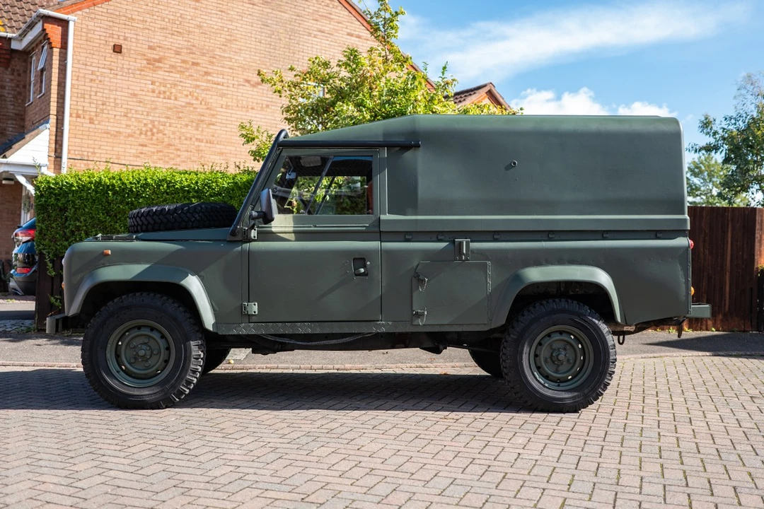 1994 Land Rover Defender 110 - Image 15 of 30