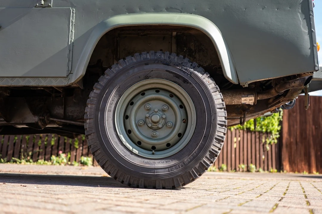 1994 Land Rover Defender 110 - Image 25 of 30