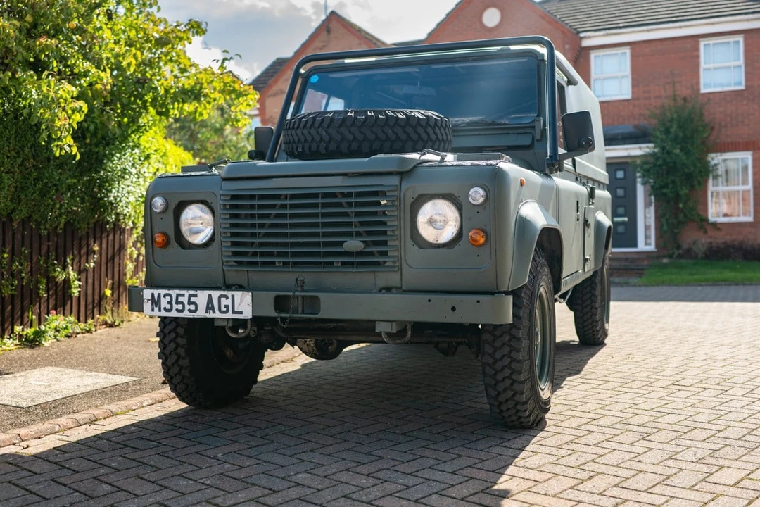 1994 Land Rover Defender 110 - Image 9 of 30
