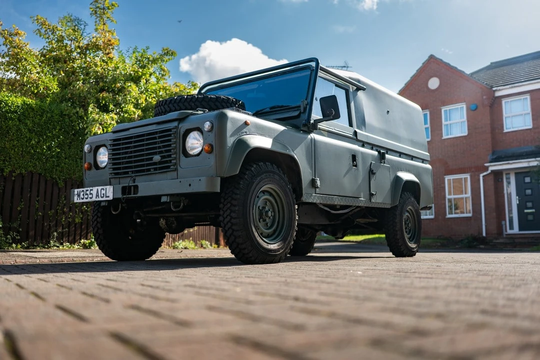 1994 Land Rover Defender 110 - Image 5 of 30