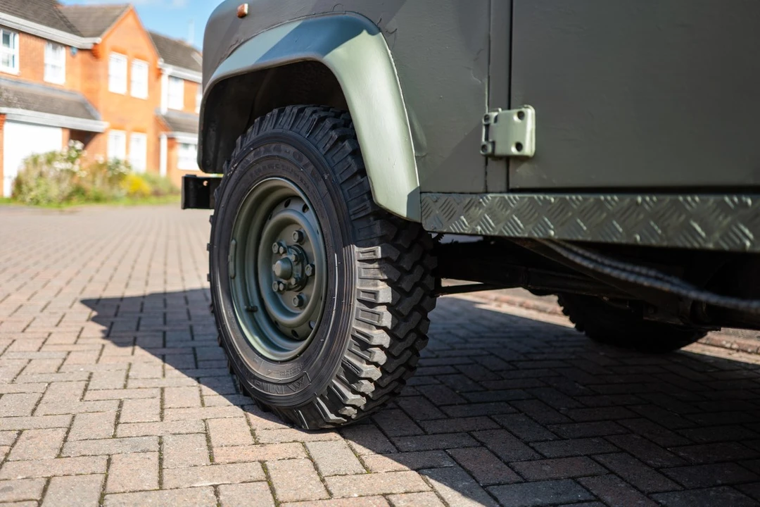 1994 Land Rover Defender 110 - Image 24 of 30