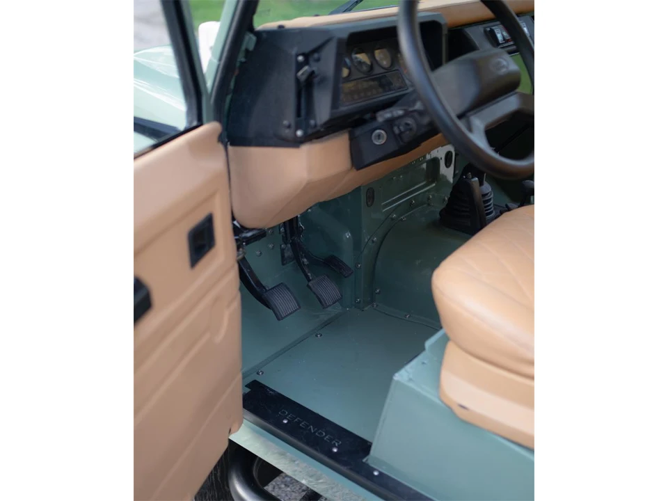 1994 Land Rover Defender 110 - Image 7 of 31