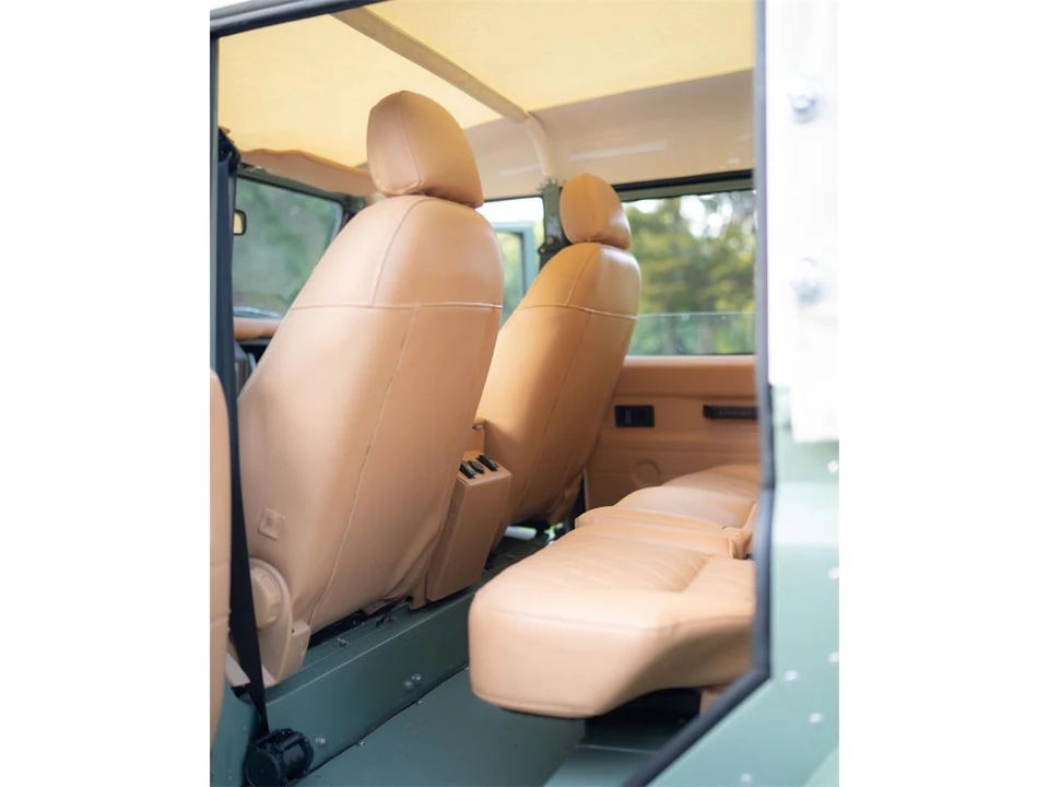 1994 Land Rover Defender 110 - Image 17 of 31