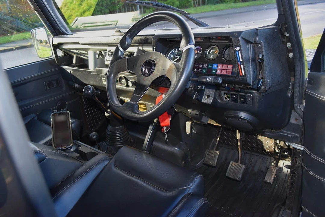 1994 Land Rover Defender 110 - Image 18 of 30