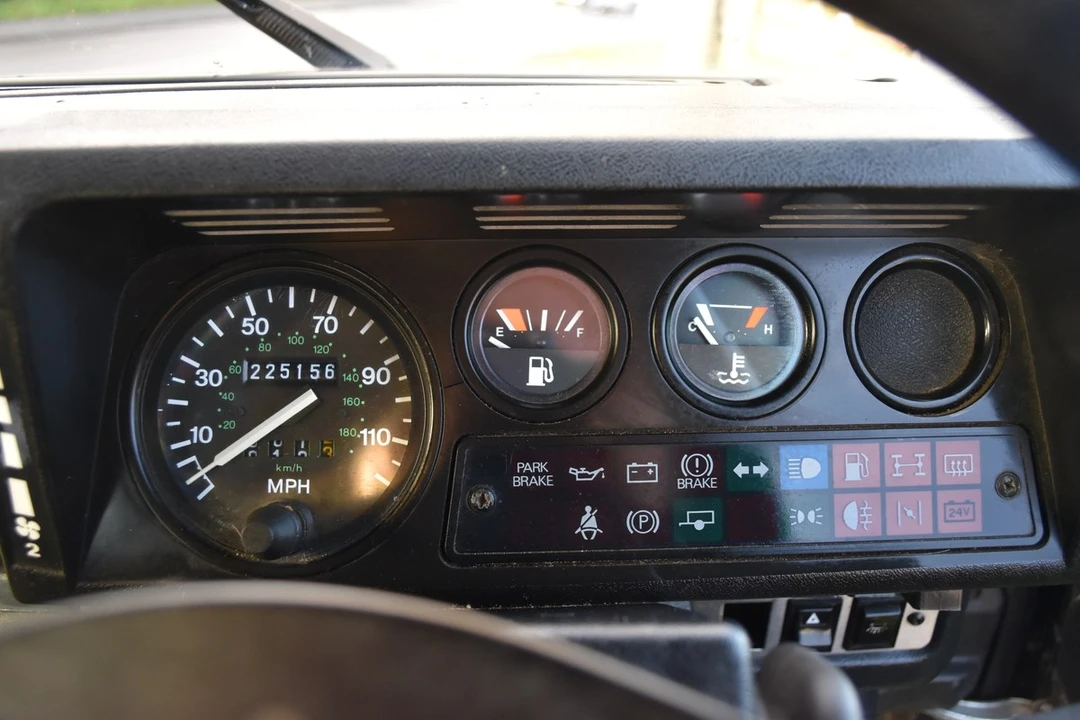 1994 Land Rover Defender 110 - Image 23 of 30