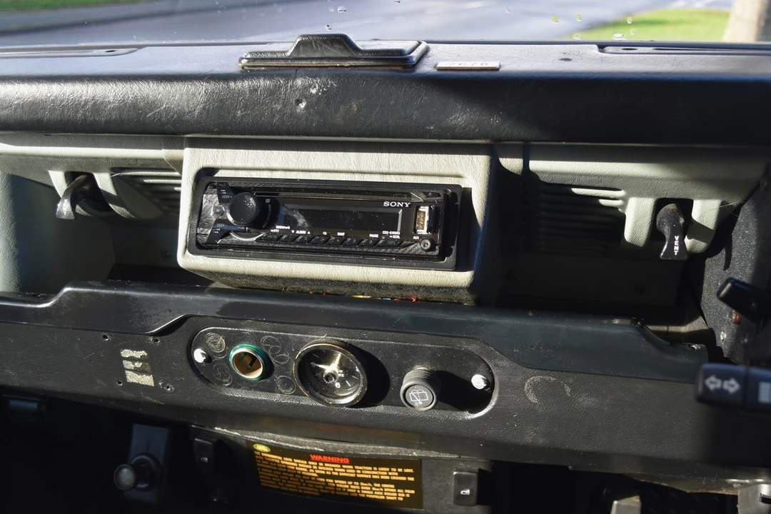 1994 Land Rover Defender 110 - Image 24 of 30