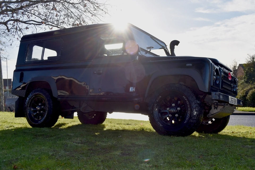 1994 Land Rover Defender 110 - Image 8 of 30