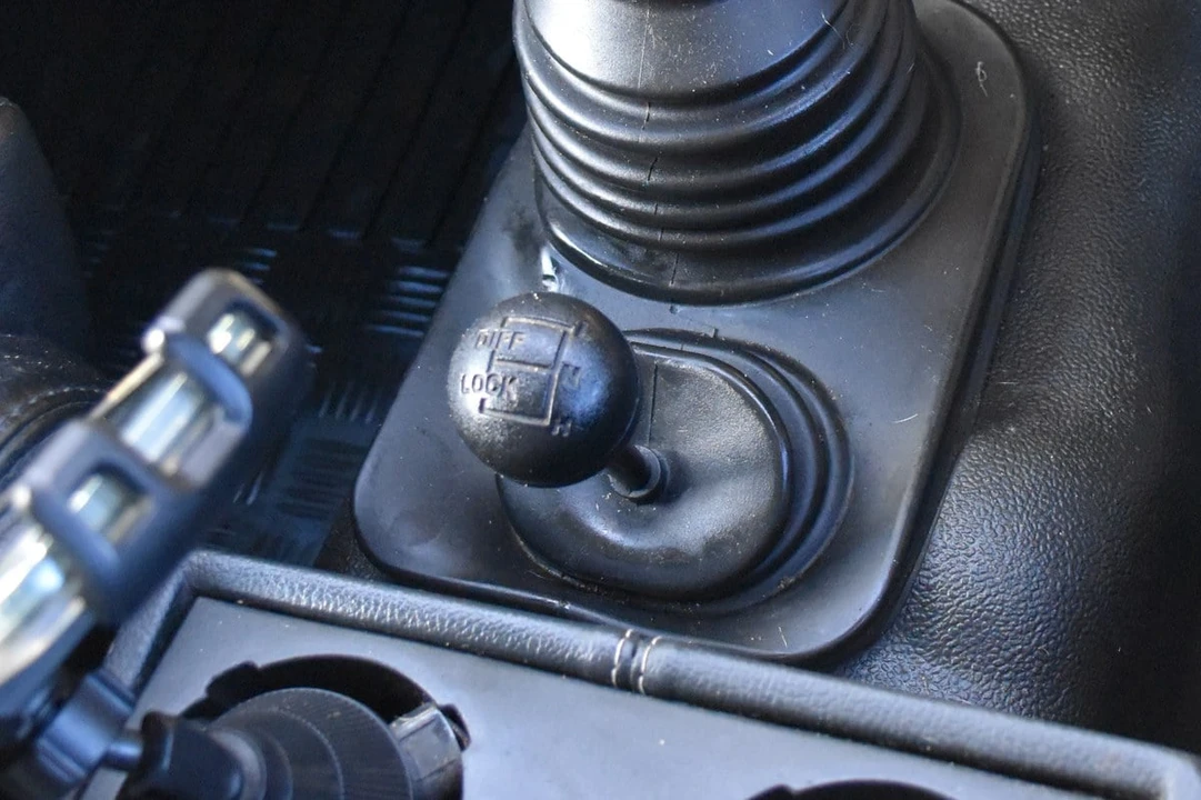 1994 Land Rover Defender 110 - Image 26 of 30