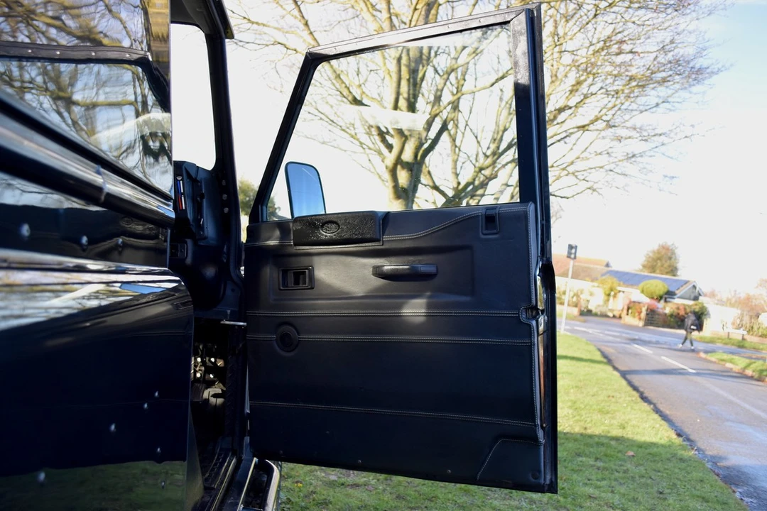 1994 Land Rover Defender 110 - Image 15 of 30