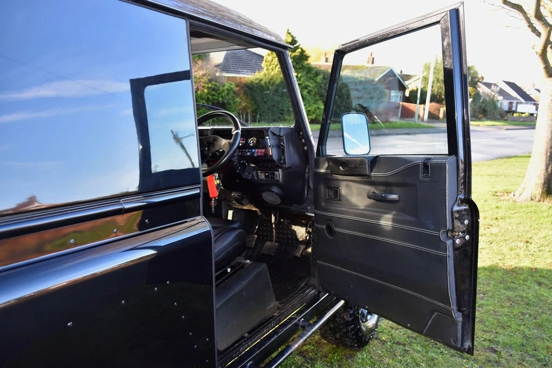 1994 Land Rover Defender 110 - Image 14 of 30