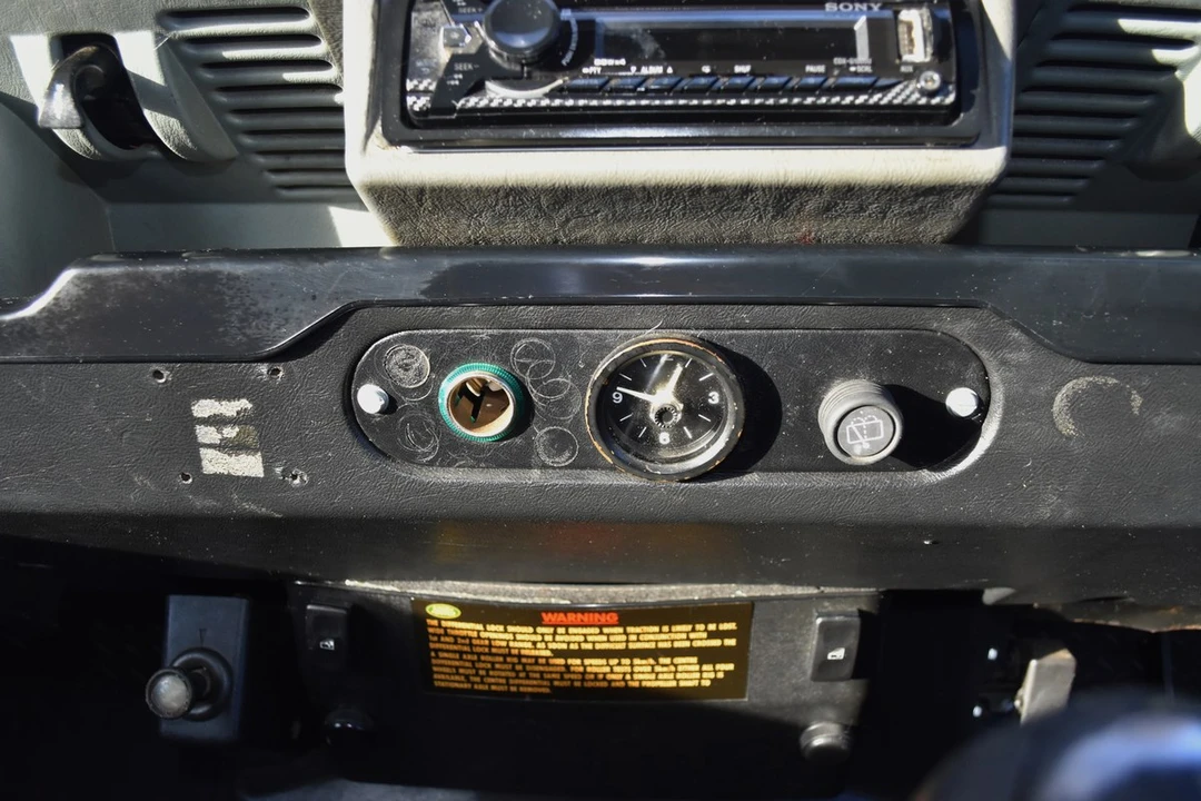 1994 Land Rover Defender 110 - Image 28 of 30