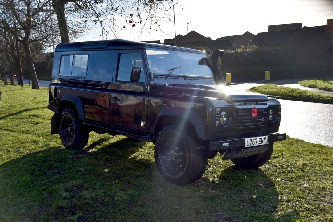 1994 Land Rover Defender 110 - Image 2 of 30