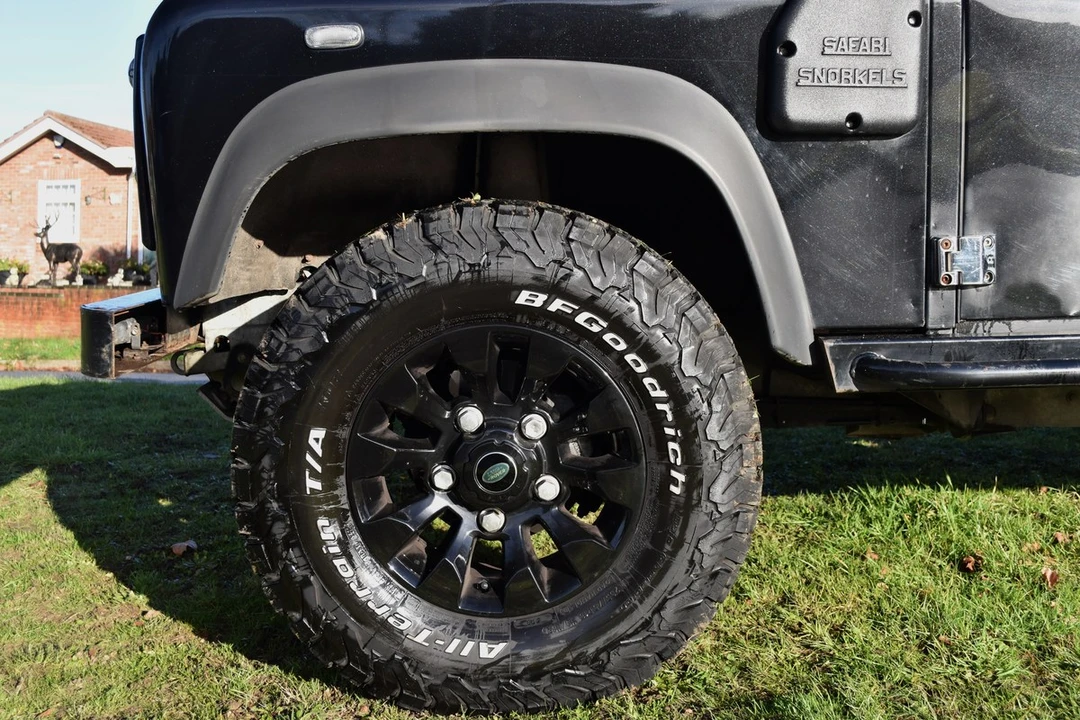 1994 Land Rover Defender 110 - Image 13 of 30
