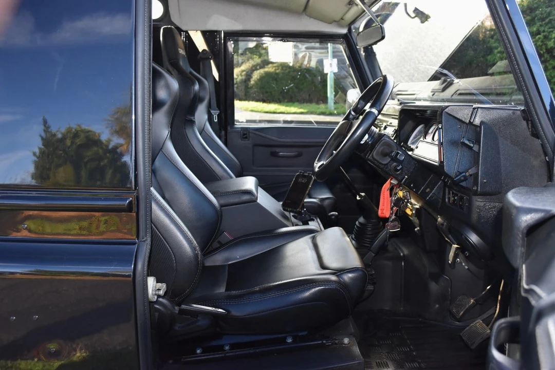 1994 Land Rover Defender 110 - Image 17 of 30
