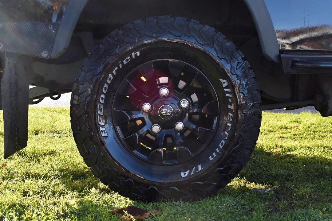1994 Land Rover Defender 110 - Image 11 of 30