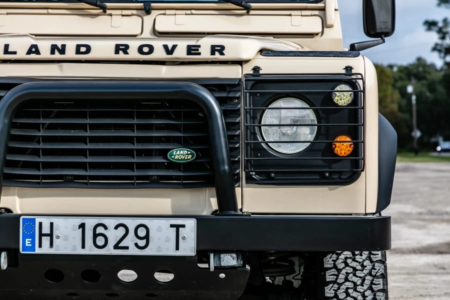 1994 Land Rover Defender 110 - Image 7 of 31