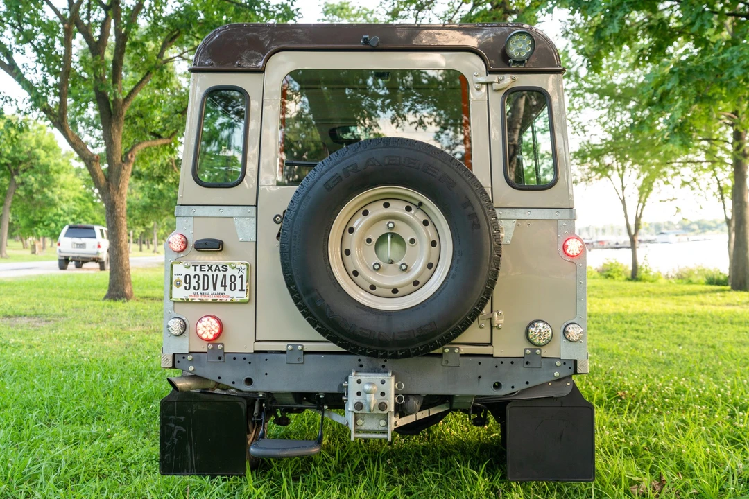 1994 Land Rover Defender 110 - Image 8 of 31