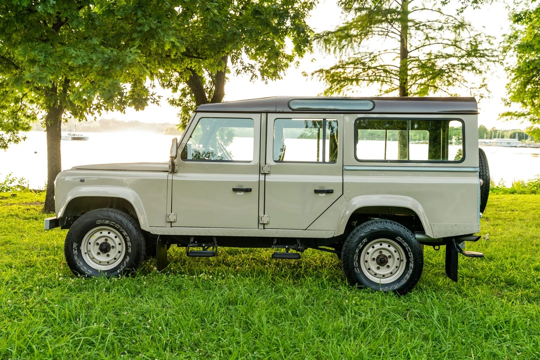 1994 Land Rover Defender 110 - Image 10 of 31