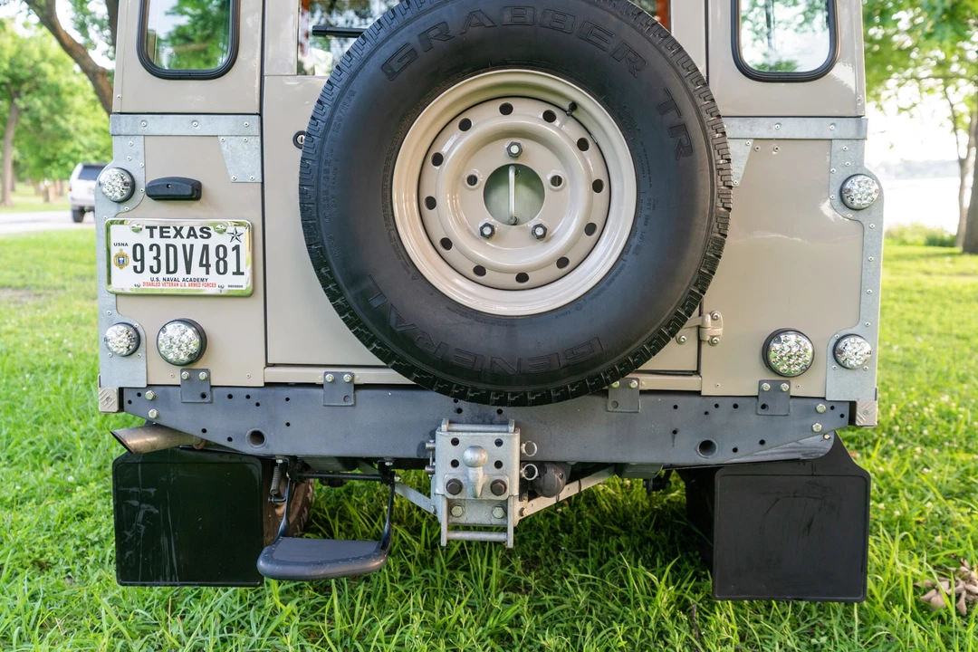 1994 Land Rover Defender 110 - Image 15 of 31