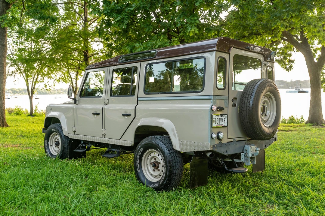 1994 Land Rover Defender 110 - Image 9 of 31