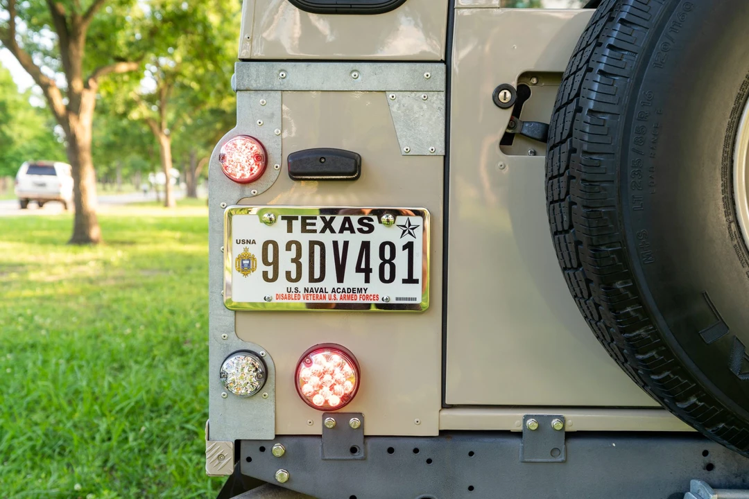 1994 Land Rover Defender 110 - Image 16 of 31