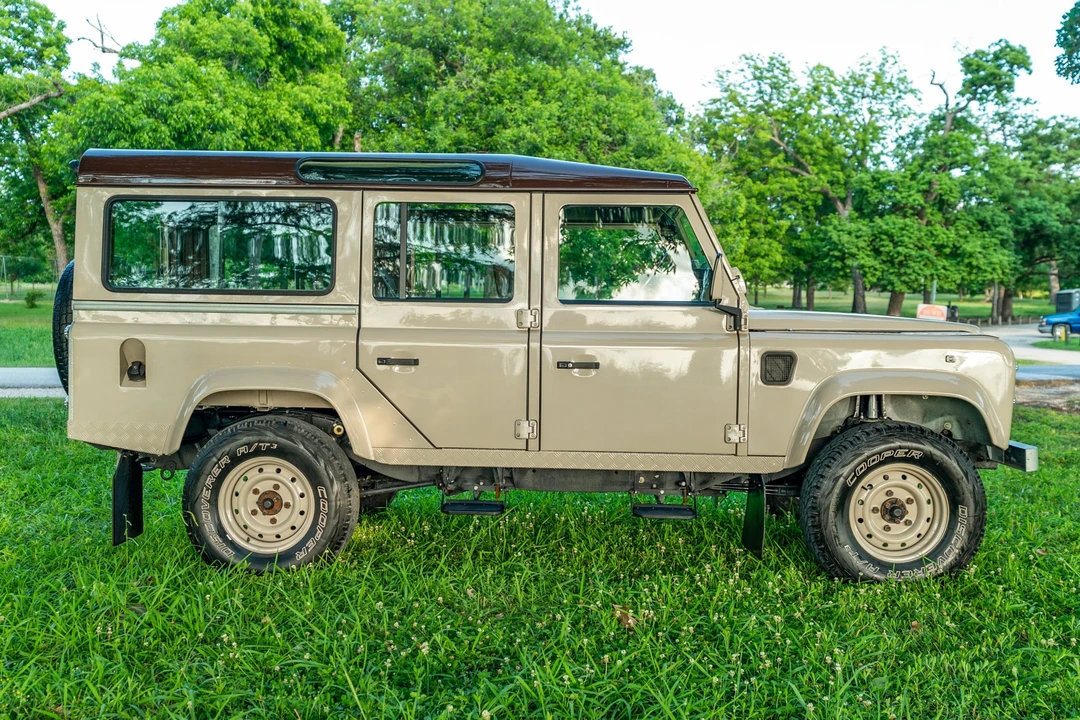 1994 Land Rover Defender 110 - Image 5 of 31