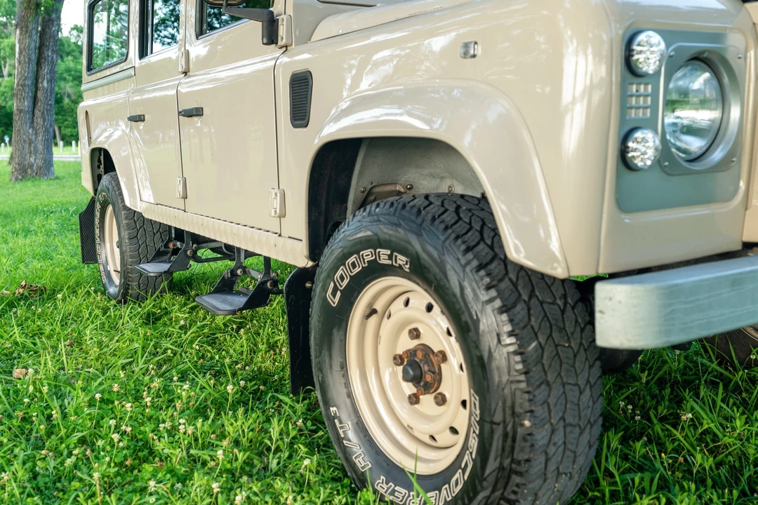 1994 Land Rover Defender 110 - Image 19 of 31