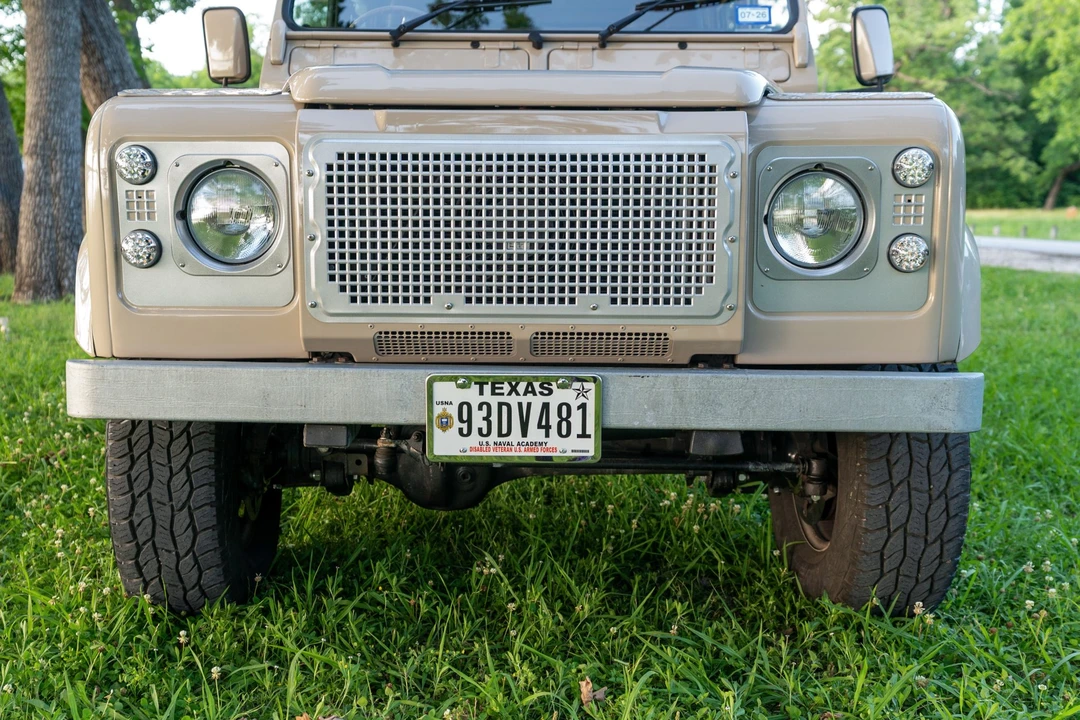 1994 Land Rover Defender 110 - Image 11 of 31