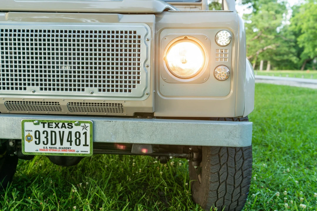 1994 Land Rover Defender 110 - Image 14 of 31