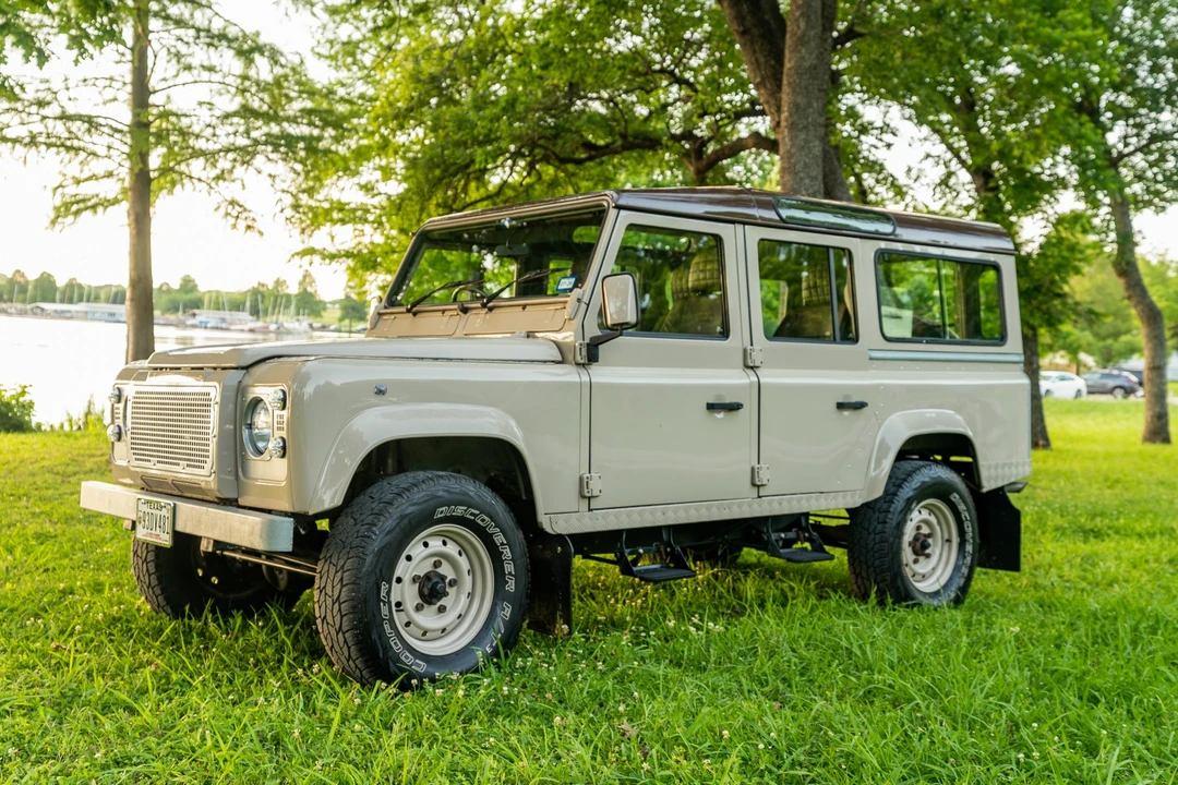 1994 Land Rover Defender 110 - Image 11 of 31