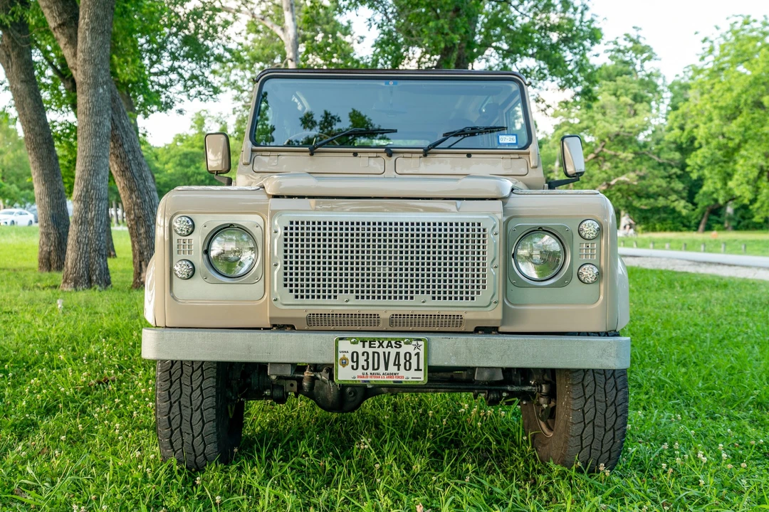 1994 Land Rover Defender 110 - Image 2 of 31