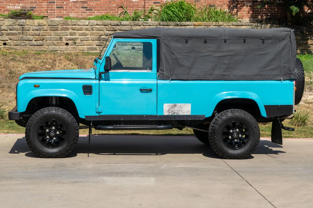 1994 Land Rover Defender 110 - Image 3 of 31