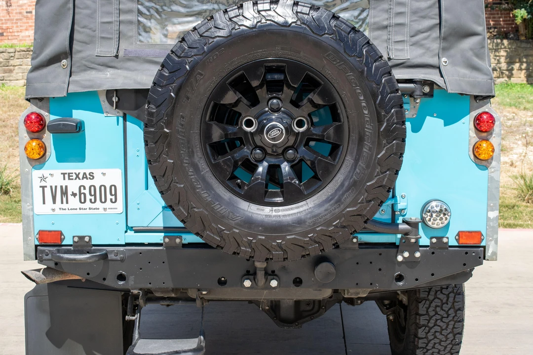 1994 Land Rover Defender 110 - Image 28 of 31