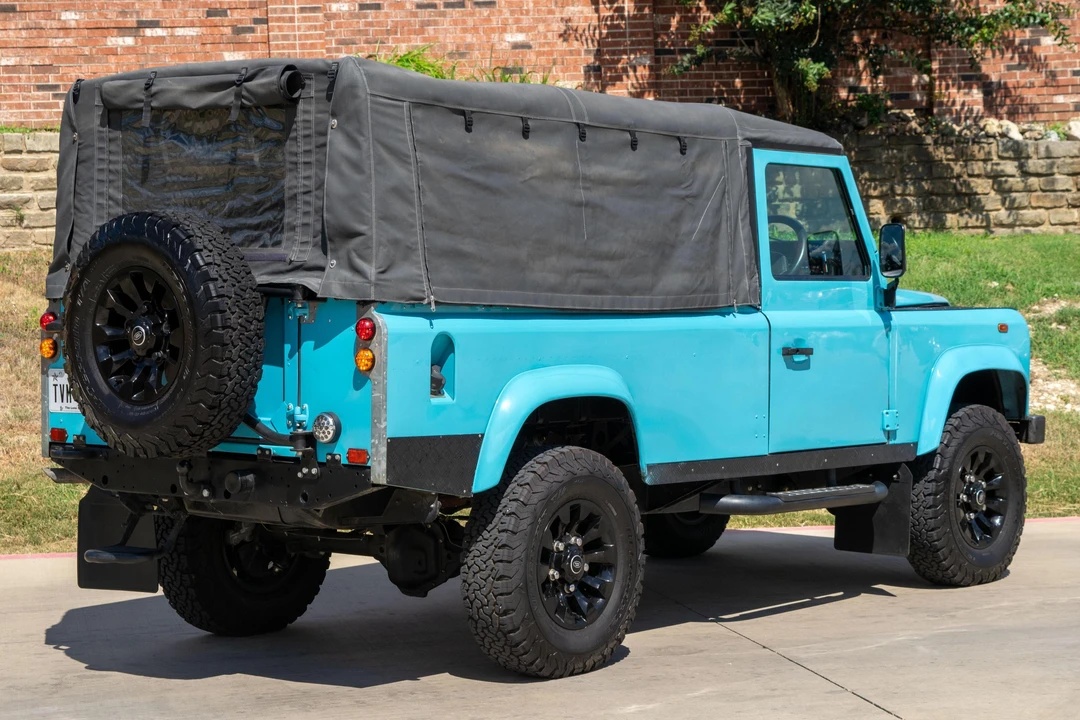1994 Land Rover Defender 110 - Image 4 of 31