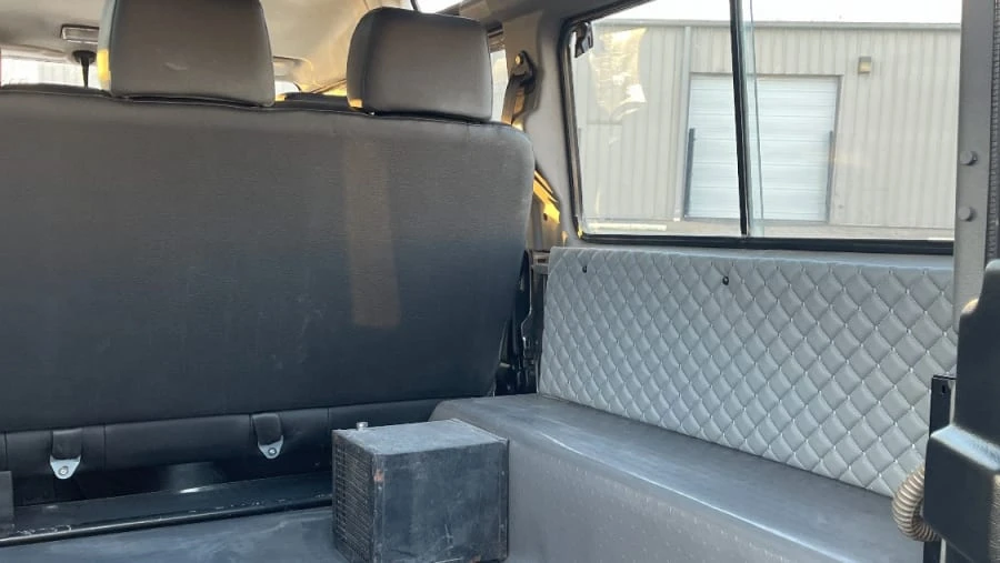 1994 Land Rover Defender 110 - Image 6 of 14