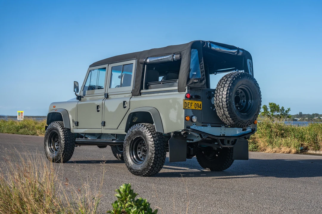 1994 Land Rover Defender 110 - Image 7 of 31