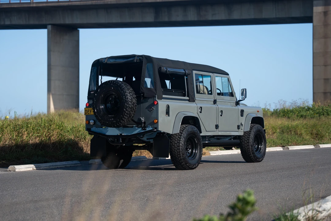 1994 Land Rover Defender 110 - Image 5 of 31
