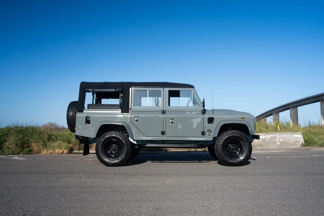 1994 Land Rover Defender 110 - Image 4 of 31