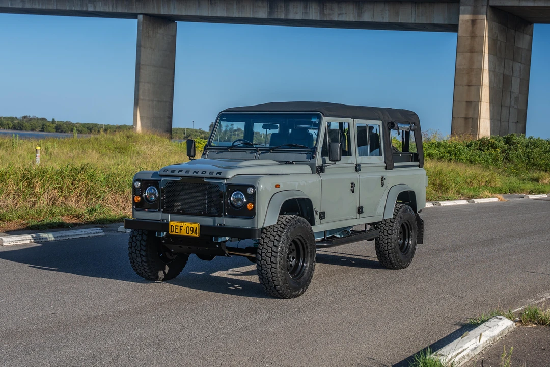 1994 Land Rover Defender 110 - Image 17 of 31