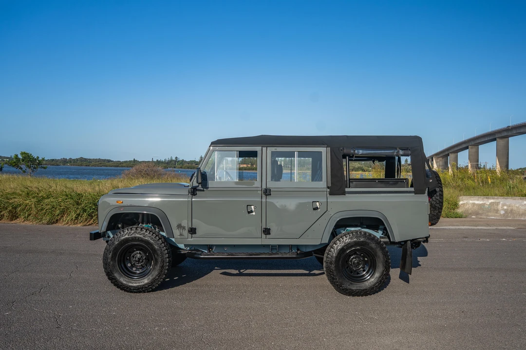 1994 Land Rover Defender 110 - Image 16 of 31