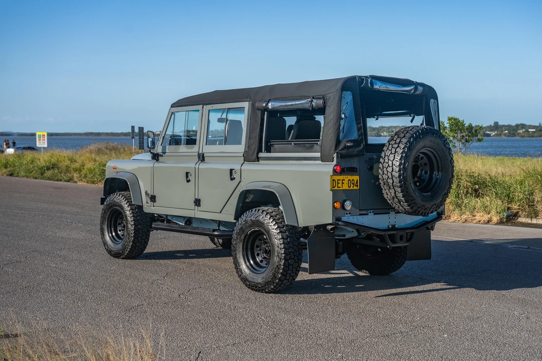1994 Land Rover Defender 110 - Image 15 of 31