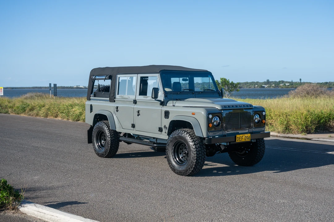 1994 Land Rover Defender 110 - Image 11 of 31